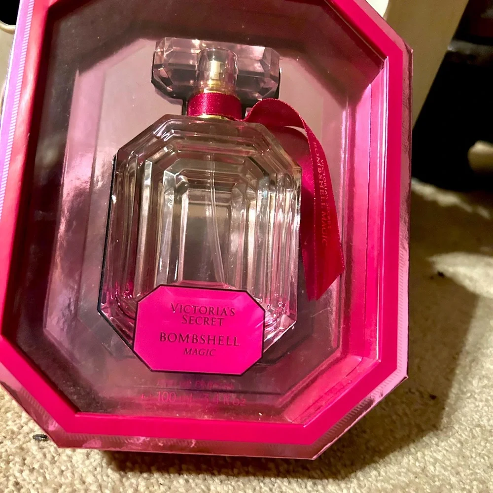 Bombshell Magic! - Picture 4 of 8